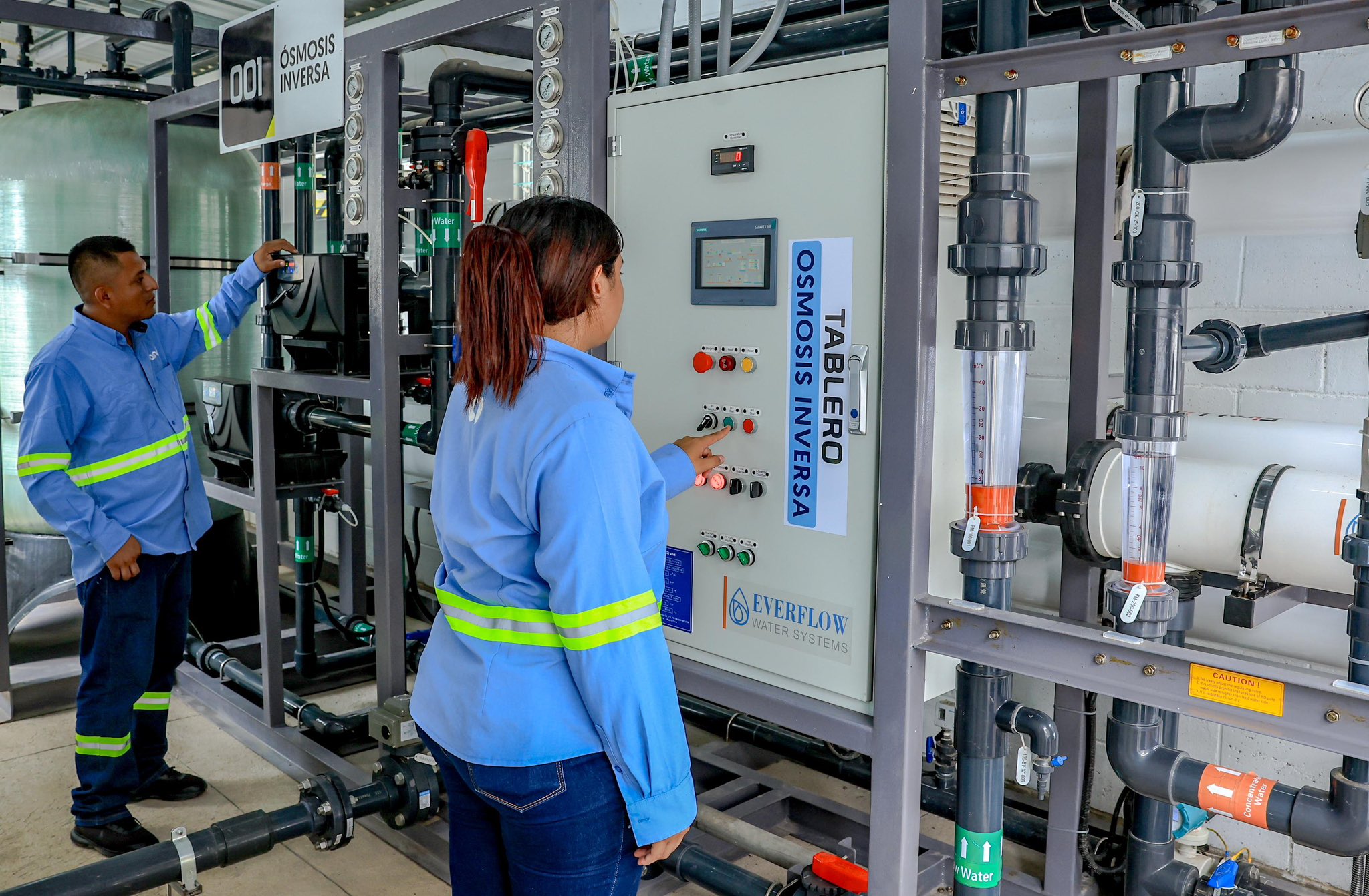 bcie-y-anda-inauguran-planta-desalinizadora-en-el-majahual-para-abastecer-de-agua-potable-a-familias-de-la-libertad